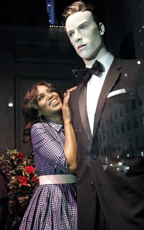 Kerry with Fitz Mannequin Kerry Washington and President Grant (Fitz) Mannequin in the Scandal Fashion Collaboration window at Saks Fifth Ave