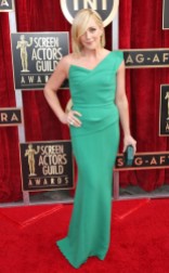Jane Krakowski looked absolutely drop dead gorgeous in this green asymmetrical Roland Mouret gown.